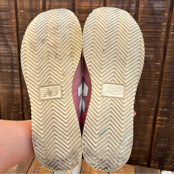 New Balance 220 Pink Shoes - Picture 15 of 16